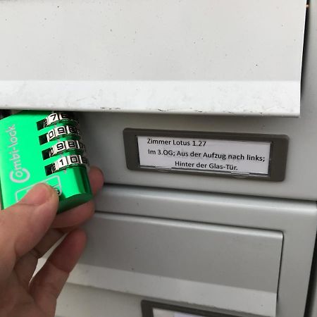 Sroom Stuttgart Flughafen Messe 莱恩费尔登埃希特登 外观 照片